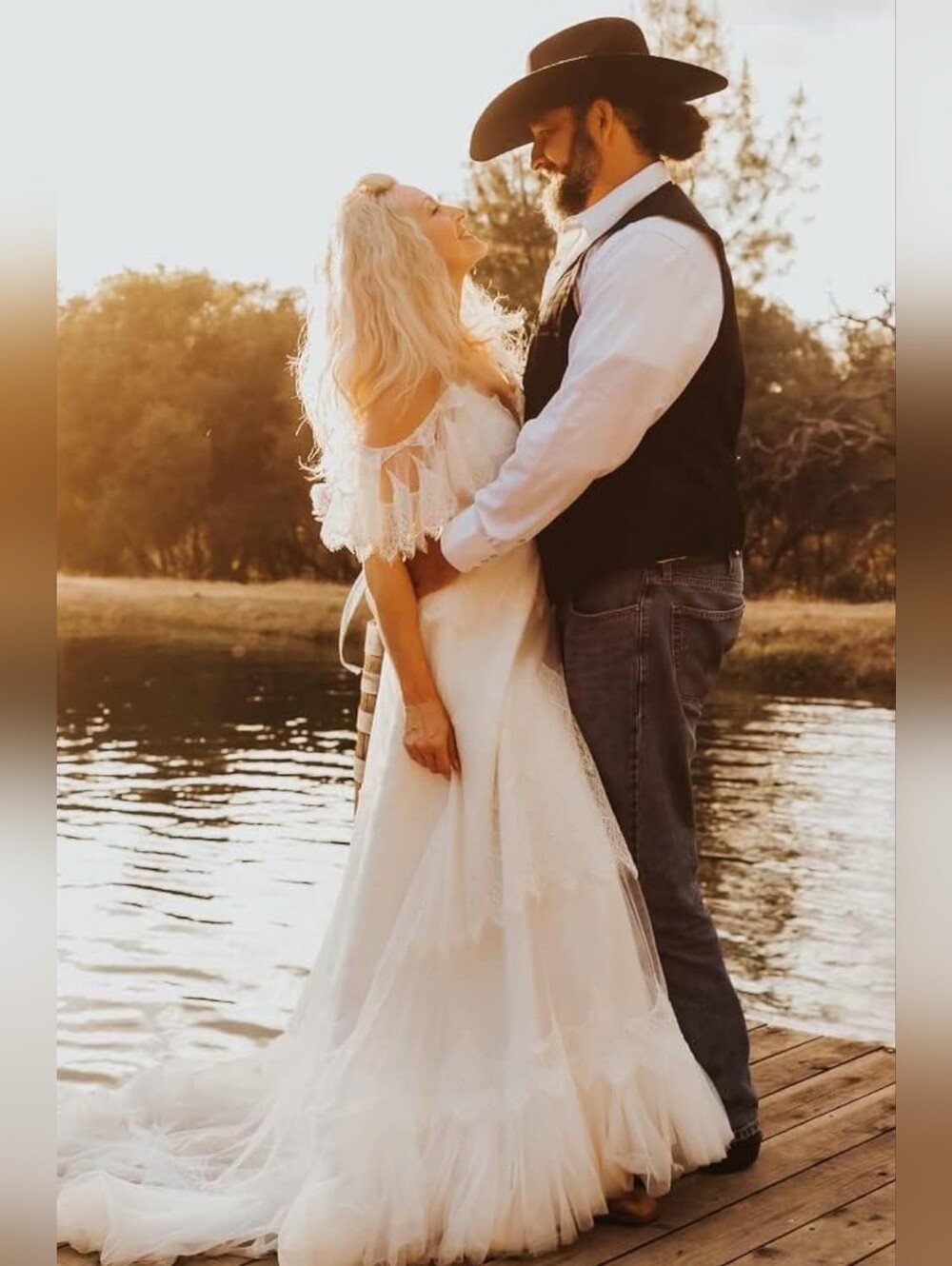 Bohemian Off Shoulder Wedding Dress, Perfect For a Beach Wedding! Size Small. - Picture 14 of 14